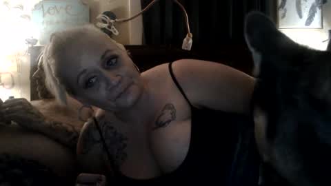 Snapshot of shawnandjenn chatting on March 2, 12:11 pm ShawnandJenn online show from March 2, 12:11 pm