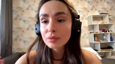 May online show from October 14, 7:20 am