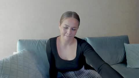 Snapshot of shawty_sue chatting on December 13, 8:04 pm Sue online show from December 13, 8:04 pm