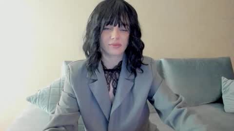 Sue online show from December 18, 6:14 pm