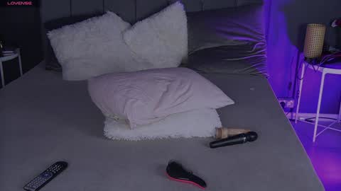 Snapshot of shayblonde chatting on December 24, 1:06 am shayblonde online show from December 24, 1:06 am