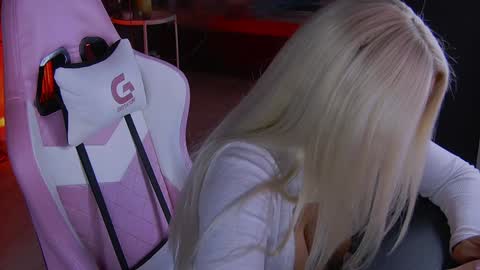 Snapshot of shayblonde chatting on January 6, 12:37 am shayblonde online show from January 6, 12:37 am