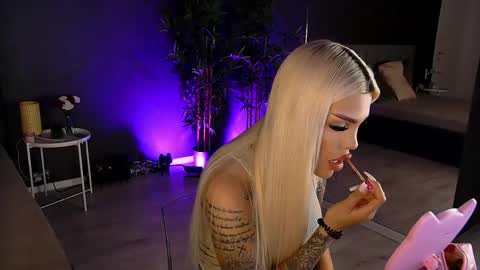 Snapshot of shayblonde chatting on February 25, 5:36 pm shayblonde online show from February 25, 5:36 pm