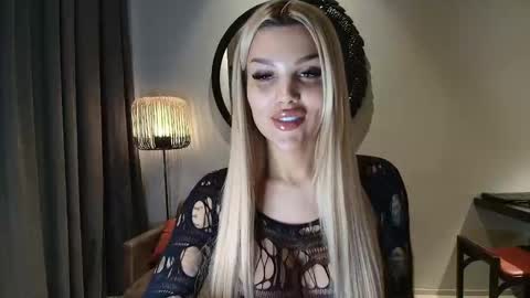 Snapshot of shayblonde chatting on October 2, 6:37 pm shayblonde online show from October 2, 6:37 pm