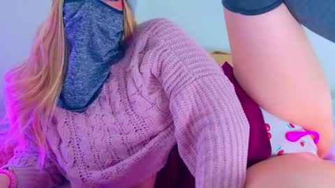 Shayla Vee online show from April 14, 5:19 pm