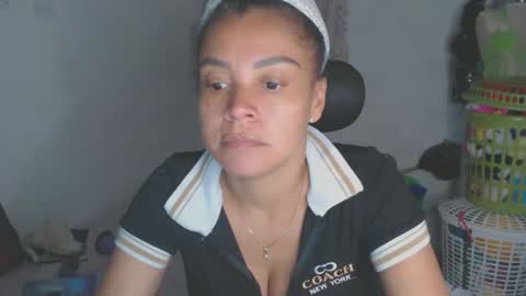 Snapshot of shayna_cute chatting on May 17, 3:48 am Shayna online show from May 17, 3:48 am