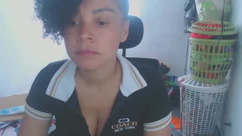 Snapshot of shayna_cute chatting on May 21, 7:21 pm Shayna online show from May 21, 7:21 pm