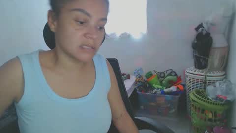 Snapshot of shayna_cute chatting on May 28, 8:50 pm Shayna online show from May 28, 8:50 pm