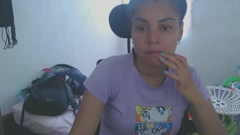 Snapshot of shayna_cute chatting on June 2, 6:43 pm Shayna online show from June 2, 6:43 pm