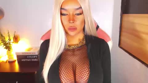 sheenafrost online show from March 5, 8:05 pm