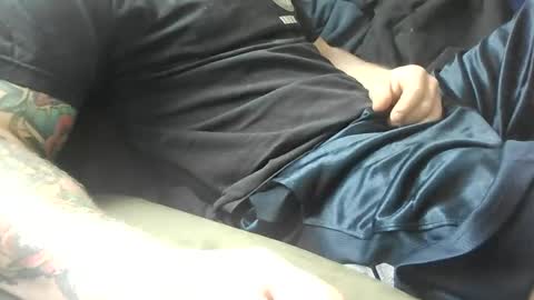 Snapshot of sheepydoggy45 chatting on October 19, 5:02 pm sheepydoggy45 online show from October 19, 5:02 pm