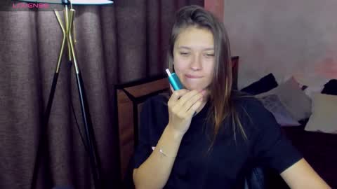 Snapshot of sheillatyler chatting on October 13, 7:19 am Alexis online show from October 13, 7:19 am