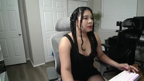 Snapshot of sheilyn_smith chatting on September 19, 10:05 am sheilyn_smith online show from September 19, 10:05 am