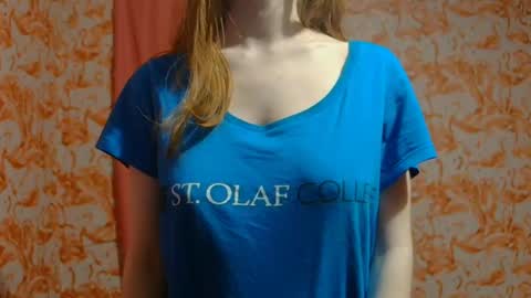 Snapshot of shelikessoymilk chatting on December 11, 12:23 am Erika online show from December 11, 12:23 am