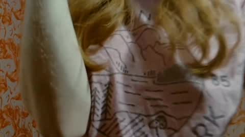 Snapshot of shelikessoymilk chatting on December 25, 12:16 am Erika online show from December 25, 12:16 am