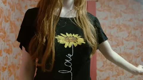 Snapshot of shelikessoymilk chatting on September 18, 2:35 am Erika online show from September 18, 2:35 am