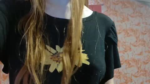 Snapshot of shelikessoymilk chatting on September 19, 7:14 pm Erika online show from September 19, 7:14 pm