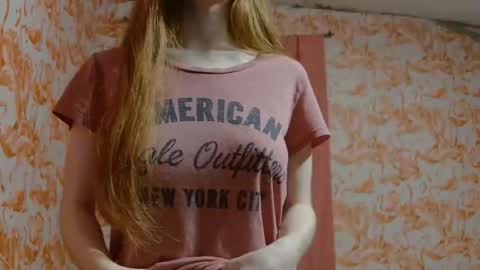 Snapshot of shelikessoymilk chatting on November 25, 12:54 am Erika online show from November 25, 12:54 am