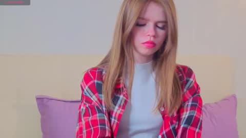 Snapshot of shelleyborom chatting on October 27, 7:01 am Sofia online show from October 27, 7:01 am