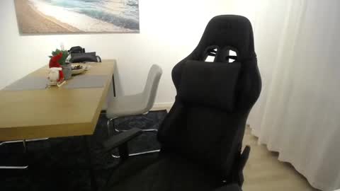 Snapshot of shellsy_hans chatting on December 19, 8:56 am Shellsy H online show from December 19, 8:56 am