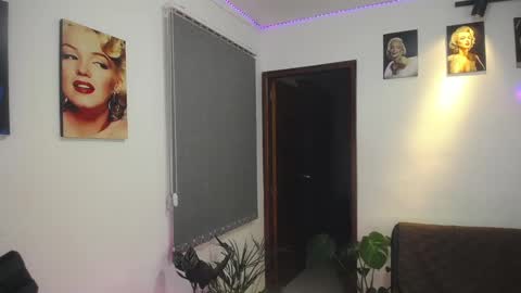 Snapshot of shellsy_hans chatting on February 23, 9:11 am Shellsy H online show from February 23, 9:11 am