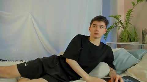 Max online show from February 15, 7:32 pm