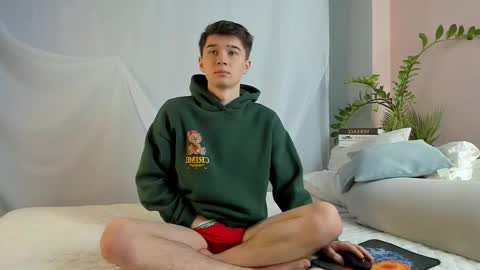 Max online show from March 27, 6:40 pm