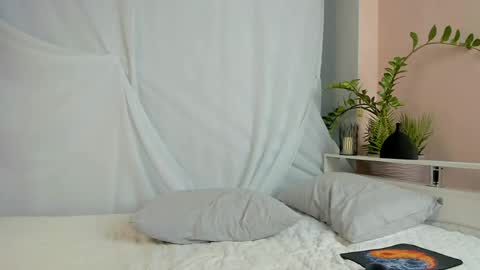 Max online show from April 15, 7:21 pm