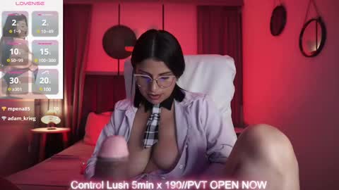 Snapshot of sheyla_hills_ chatting on March 3, 7:43 am Sheyla online show from March 3, 7:43 am