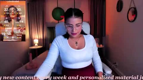 Snapshot of sheyla_hills_ chatting on November 7, 3:17 am Sheyla online show from November 7, 3:17 am