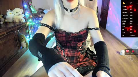 Snapshot of shimizyre chatting on December 2, 8:11 pm Marta Violet online show from December 2, 8:11 pm