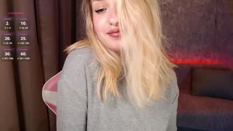 Snapshot of shine_polly chatting on November 1, 8:11 pm Polly online show from November 1, 8:11 pm