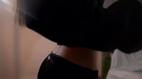 Snapshot of shiningstarrr chatting on September 11, 12:11 am Nika online show from September 11, 12:11 am