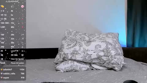 Snapshot of shinyjen chatting on February 24, 11:10 am Jennifer Streaming time online show from February 24, 11:10 am