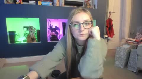 short sweetpea online show from December 24, 8:05 pm