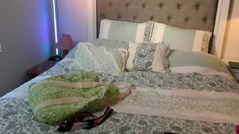 Snapshot of shortstuff79 chatting on October 2, 1:40 pm shortstuff79 online show from October 2, 1:40 pm