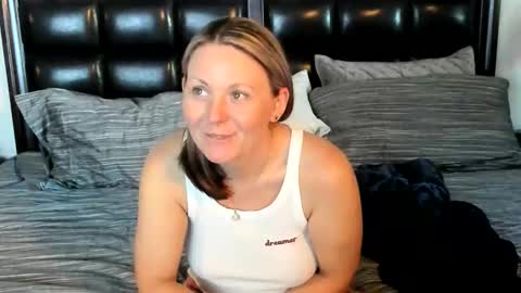 Snapshot of shortstuff79 chatting on November 16, 7:30 pm shortstuff79 online show from November 16, 7:30 pm