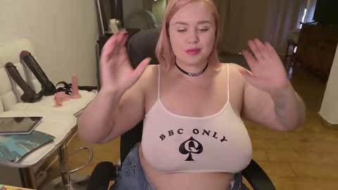 Mimi   online show from November 29, 1:14 pm