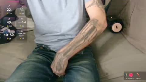 Snapshot of showoffjay46 chatting on October 25, 9:09 pm showofjay online show from October 25, 9:09 pm