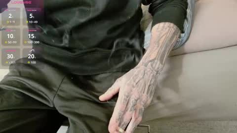 Snapshot of showoffjay46 chatting on November 4, 9:36 pm showofjay online show from November 4, 9:36 pm