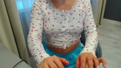 shy_26 online show from December 24, 8:22 am