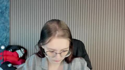 Snapshot of shy_elina01 chatting on October 6, 10:23 am shy_elina01 online show from October 6, 10:23 am