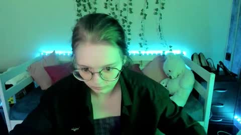 Snapshot of shy_elina01 chatting on October 10, 10:36 am shy_elina01 online show from October 10, 10:36 am