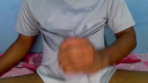 Snapshot of shy_eyes_ chatting on December 5, 2:42 am shyeyes online show from December 5, 2:42 am