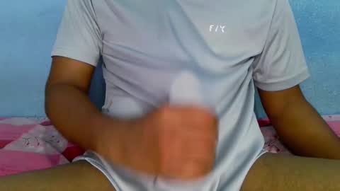 Snapshot of shy_eyes_ chatting on December 6, 3:22 pm shyeyes online show from December 6, 3:22 pm