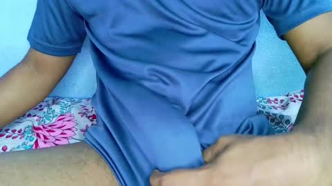 Snapshot of shy_eyes_ chatting on December 11, 2:11 pm shyeyes online show from December 11, 2:11 pm