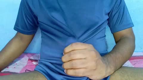 Snapshot of shy_eyes_ chatting on December 24, 4:40 pm shyeyes online show from December 24, 4:40 pm