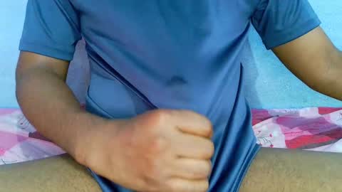 Snapshot of shy_eyes_ chatting on February 5, 2:29 am shyeyes online show from February 5, 2:29 am