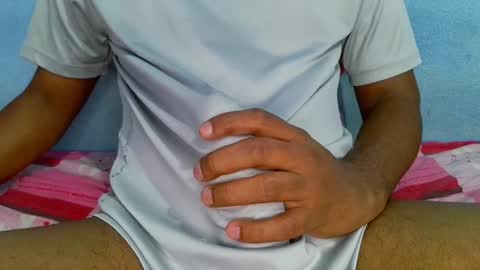 Snapshot of shy_eyes_ chatting on February 6, 2:44 am shyeyes online show from February 6, 2:44 am