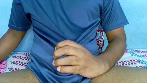 Snapshot of shy_eyes_ chatting on February 17, 2:15 pm shyeyes online show from February 17, 2:15 pm